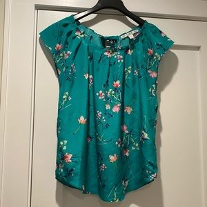 Lauren Conrad teal top with a floral design